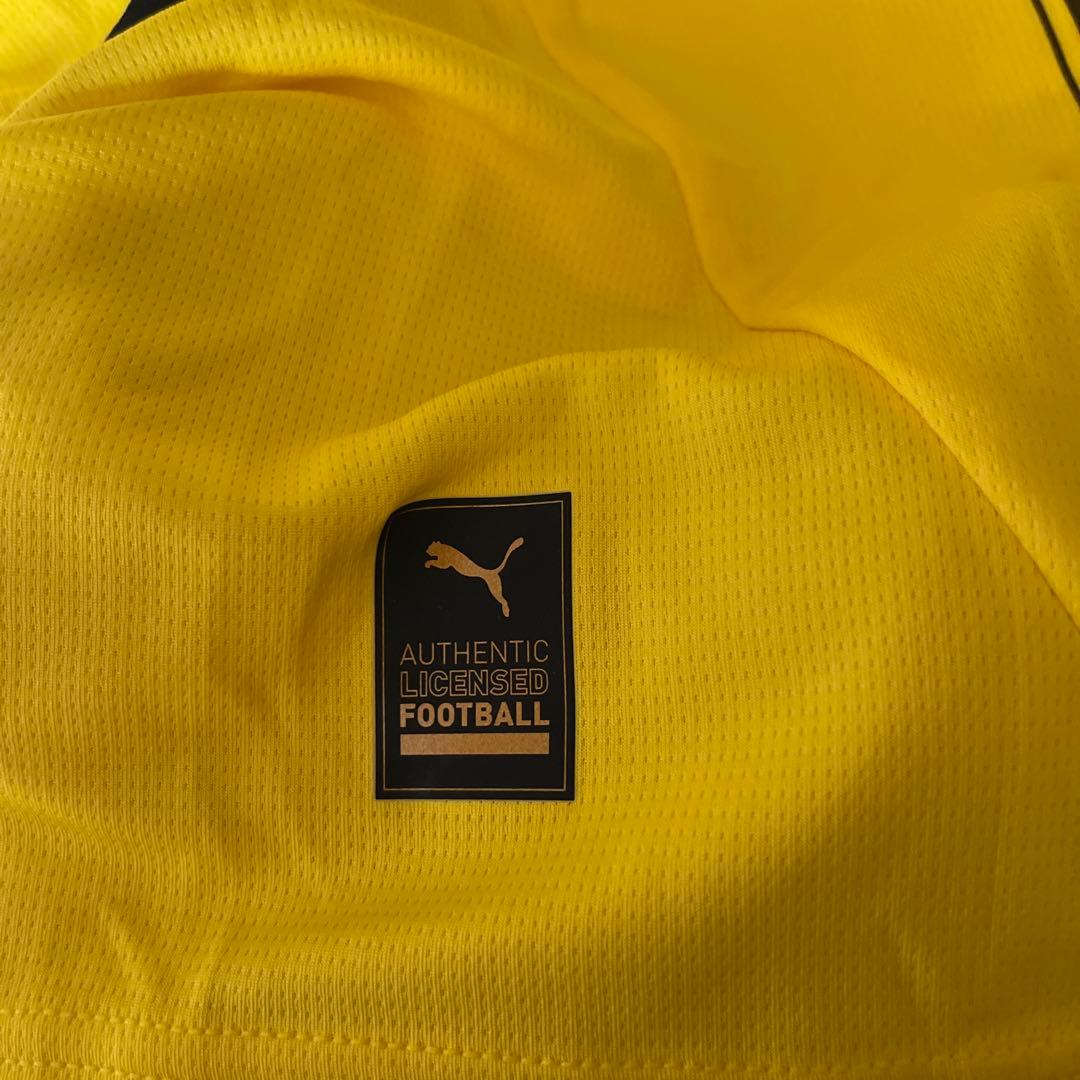 新品タグ付きPuma Borussia Dortmund サッカーユニフォーム