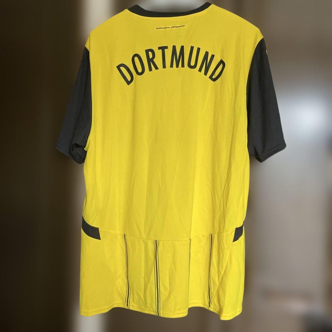 新品タグ付きPuma Borussia Dortmund サッカーユニフォーム