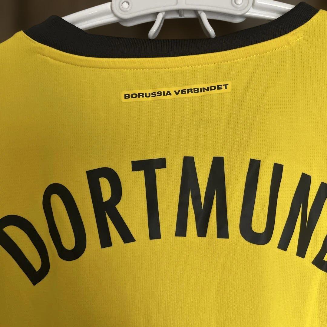 新品タグ付きPuma Borussia Dortmund サッカーユニフォーム