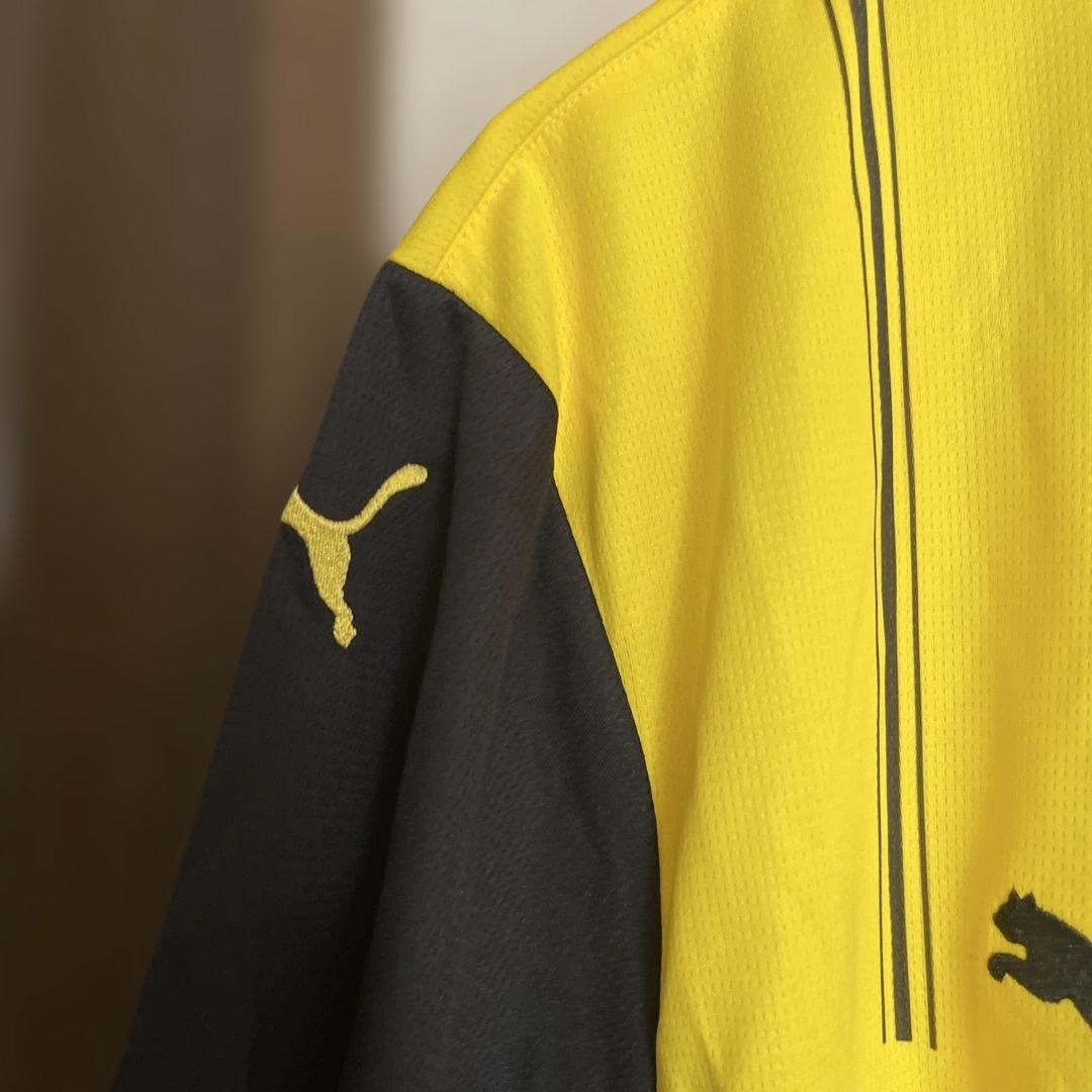 新品タグ付きPuma Borussia Dortmund サッカーユニフォーム