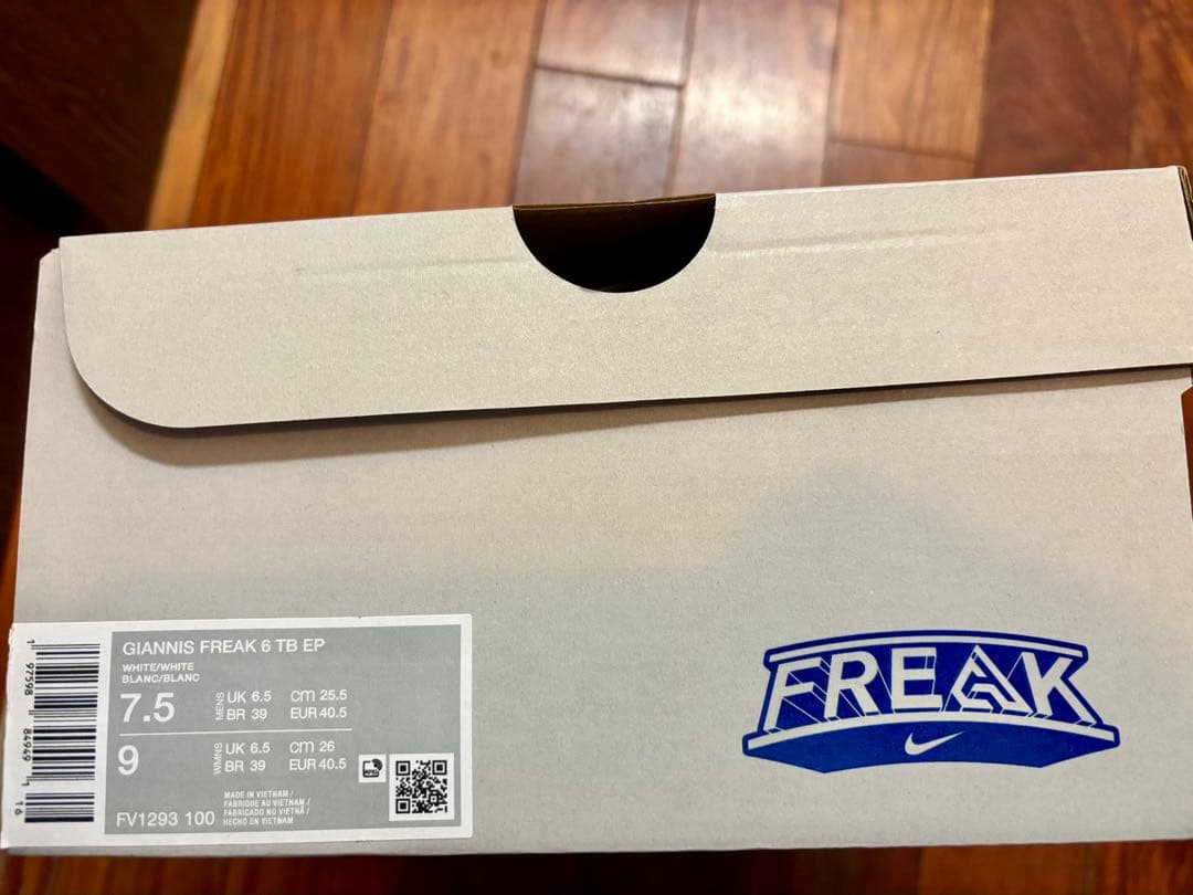 Nike フリーク6 FREAK バスケットボールシューズ バッシュ 白 ヤニス
