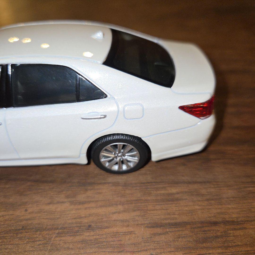 【非売品】クラウンアスリート白　ダイキャスト製カラーサンプル 1/30ミニカー