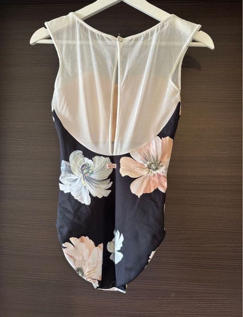 【美品】stina フラワープリント レオタード Mサイズ
