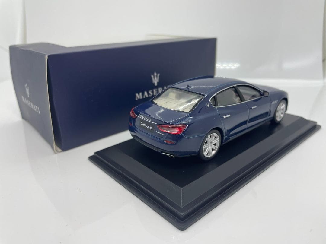 402-438 1/43 マセラティ Quattroporte GTS ブルー