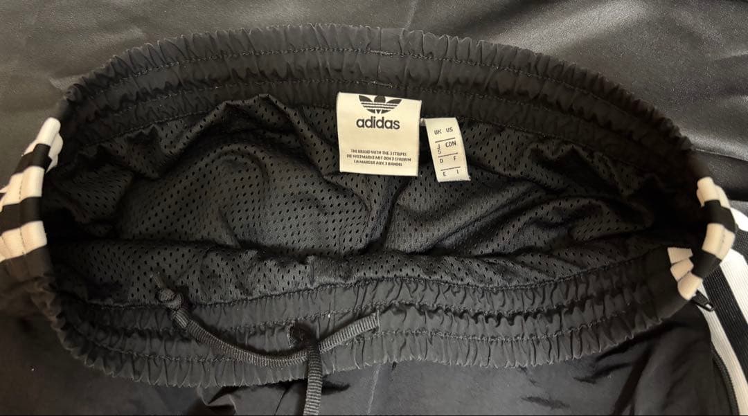adidas originalsアディダスオリジナルスデカロゴセットアップ黒/白