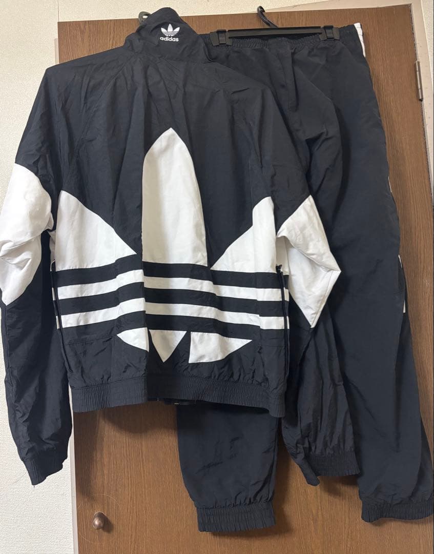 adidas originalsアディダスオリジナルスデカロゴセットアップ黒/白