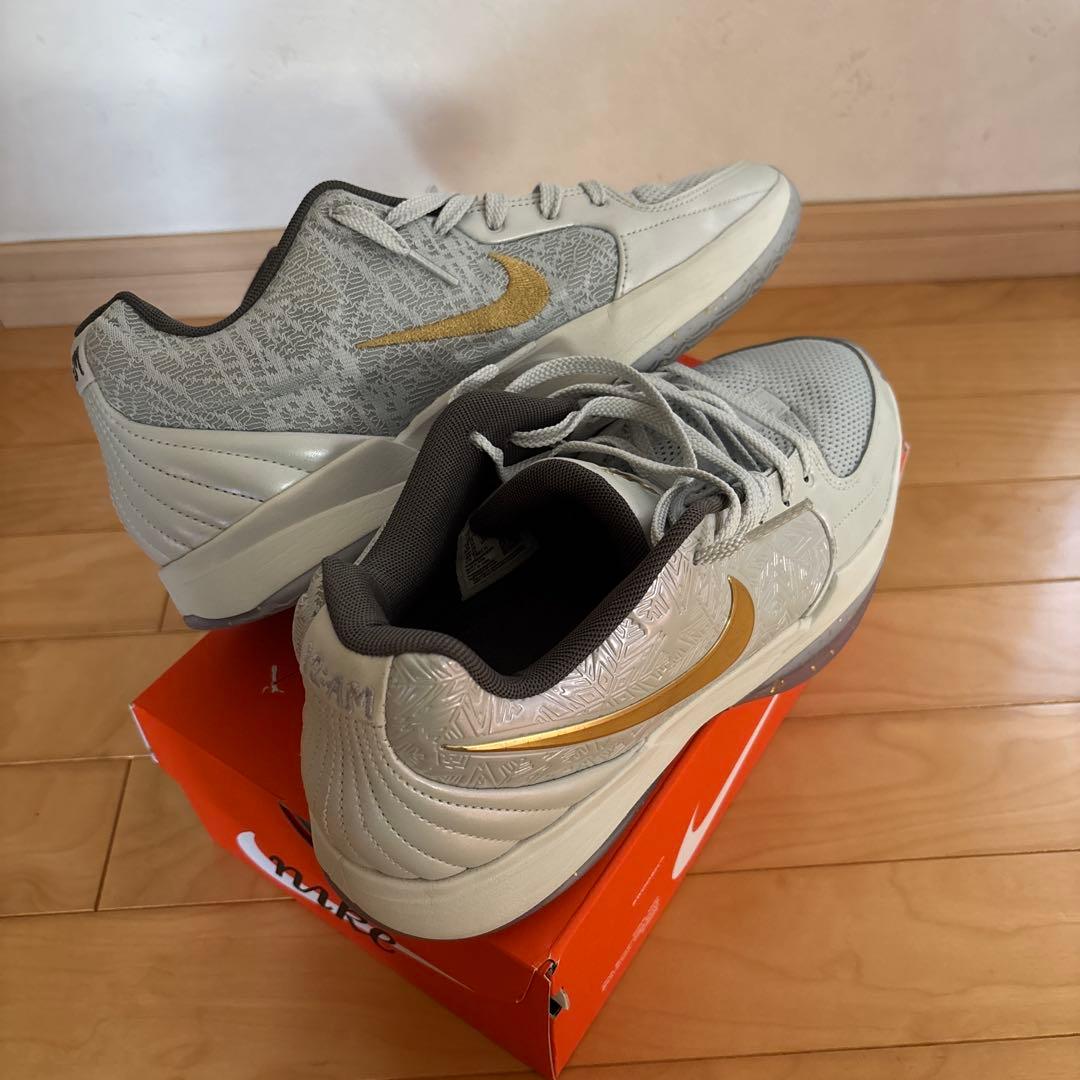 Nike JA2 クリスマス バスケットボールシューズ グレー/ゴールド