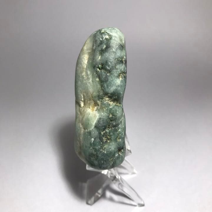 糸魚川翡翠原石【海岸】93g