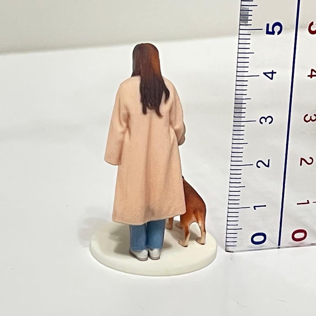 1/35 犬とお姉さん　フィギュア　ミニカーに　1/64より大　ミニチュア