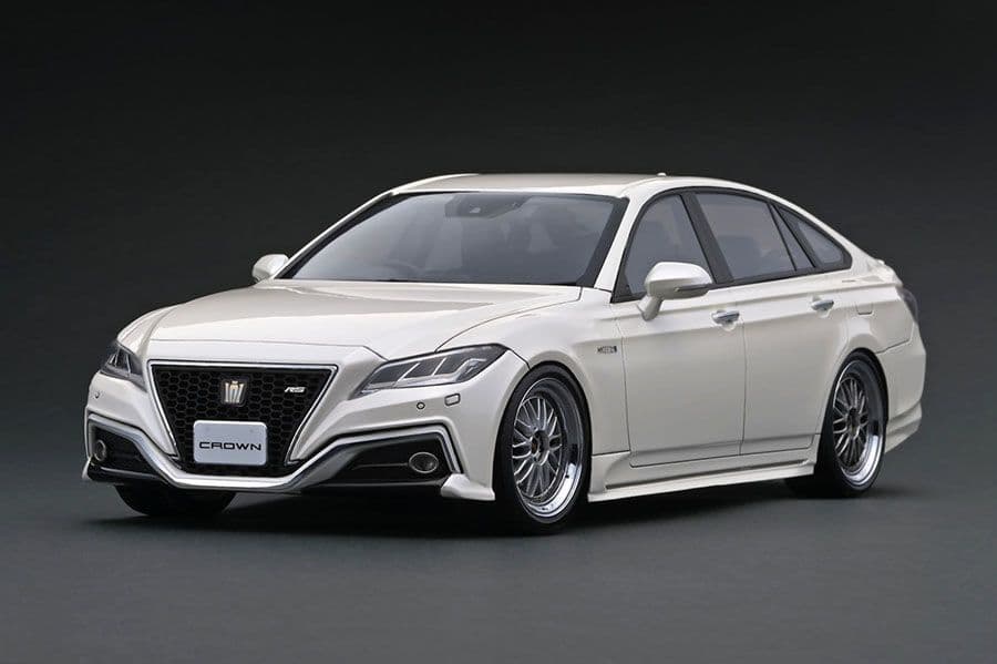 1/18 イグニッションモデル　トヨタ　クラウン（220）3.5L