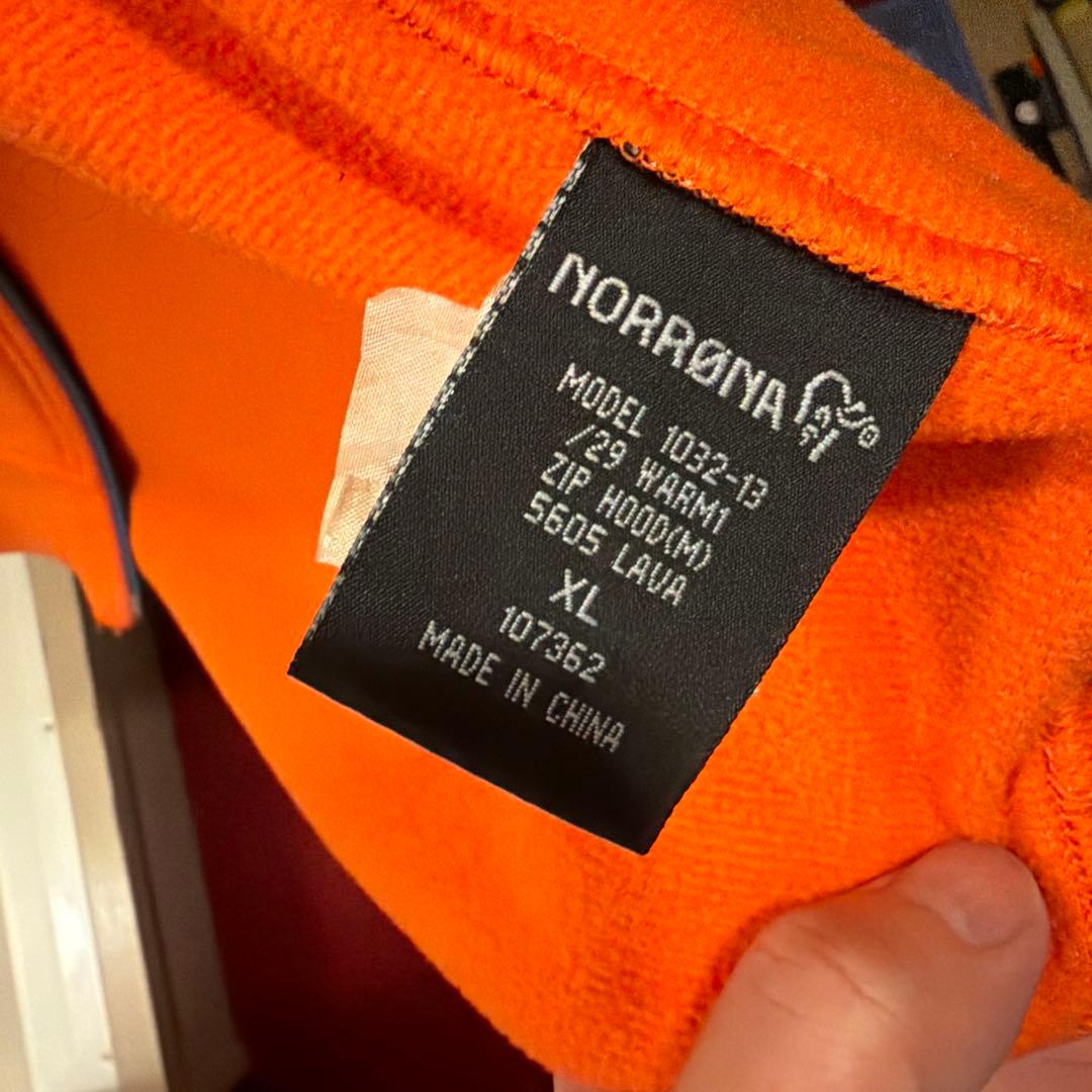 NORRONA 珍しいフード付きオレンジパーカー❣️