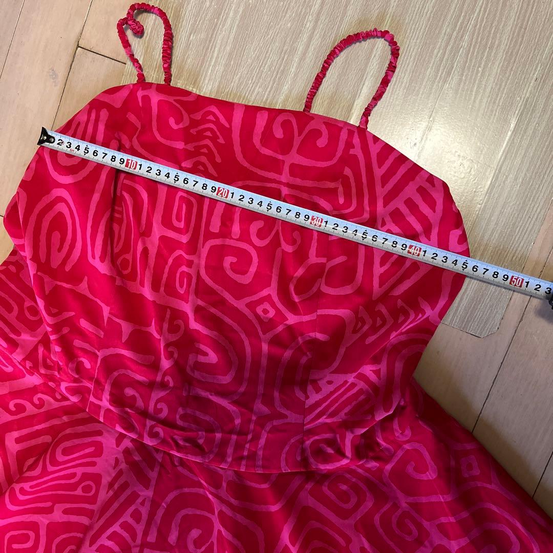 値下げしました。メネフネ 濃いピンクフラダンスドレス