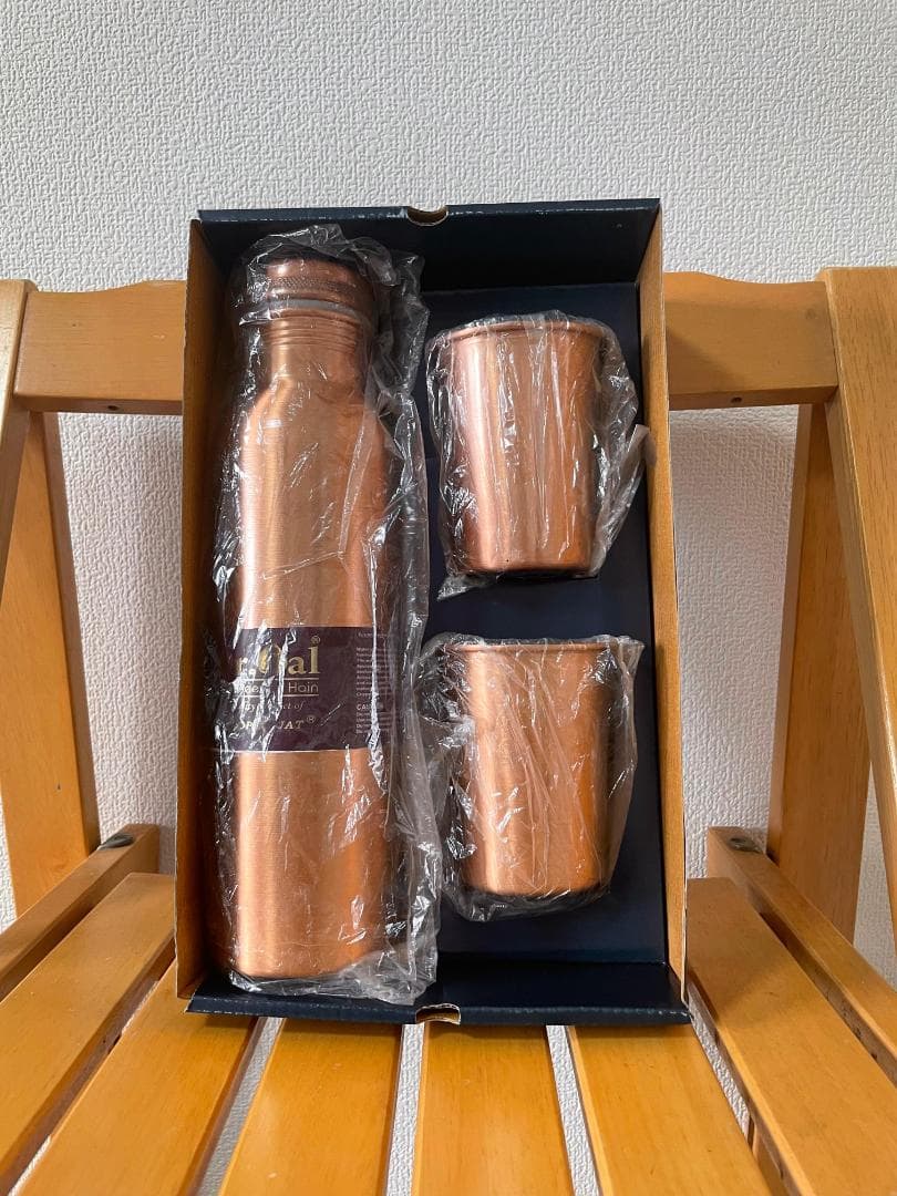 【新品未使用】♦ 純銅のボトルと2つのグラスのセット ♦高品質♦耐久性♦ヨガ
