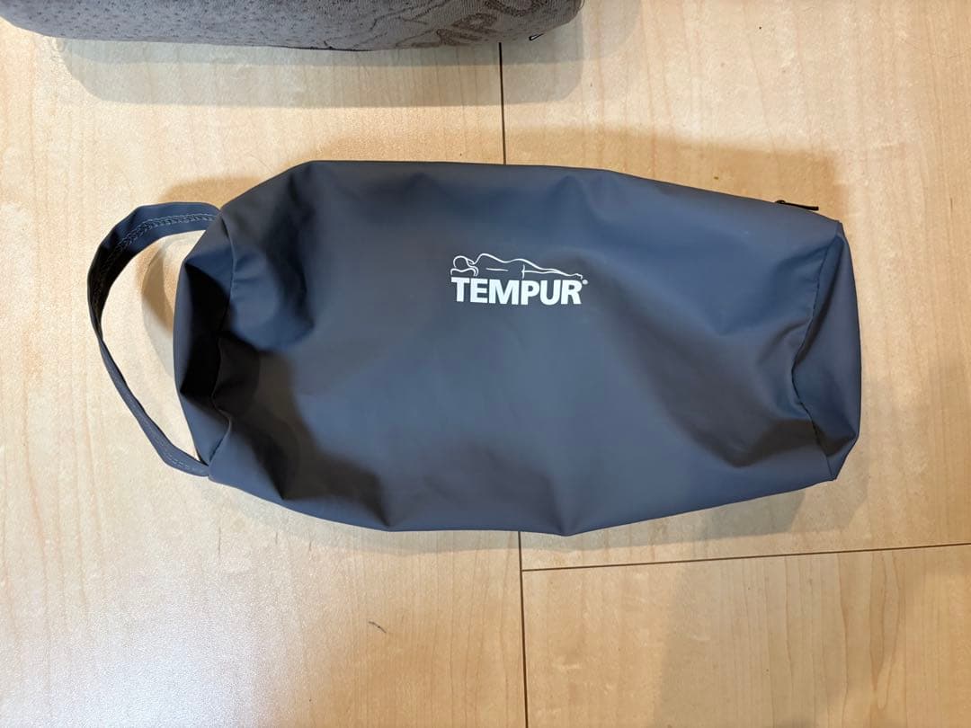 極美品 TEMPUR トラベルピロー 収納バッグ付き