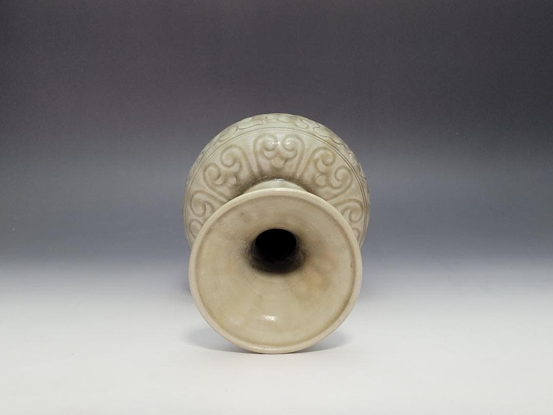 青磁 陰刻花紋 花瓶 宋元時代 高さ約22.8cm