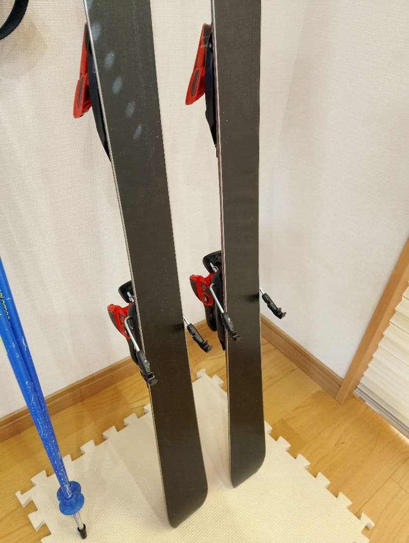 Atomic スキー ジュニア　130cm 赤 バインディング付き