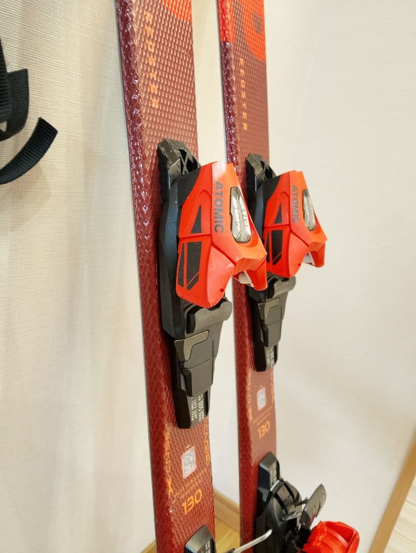 Atomic スキー ジュニア　130cm 赤 バインディング付き