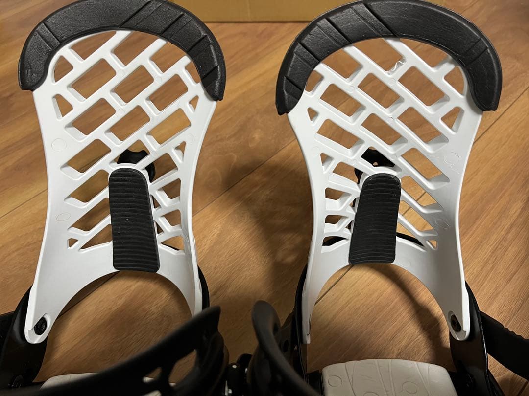 ZUMA スノーボードビンディング BK/WHT MLサイズ