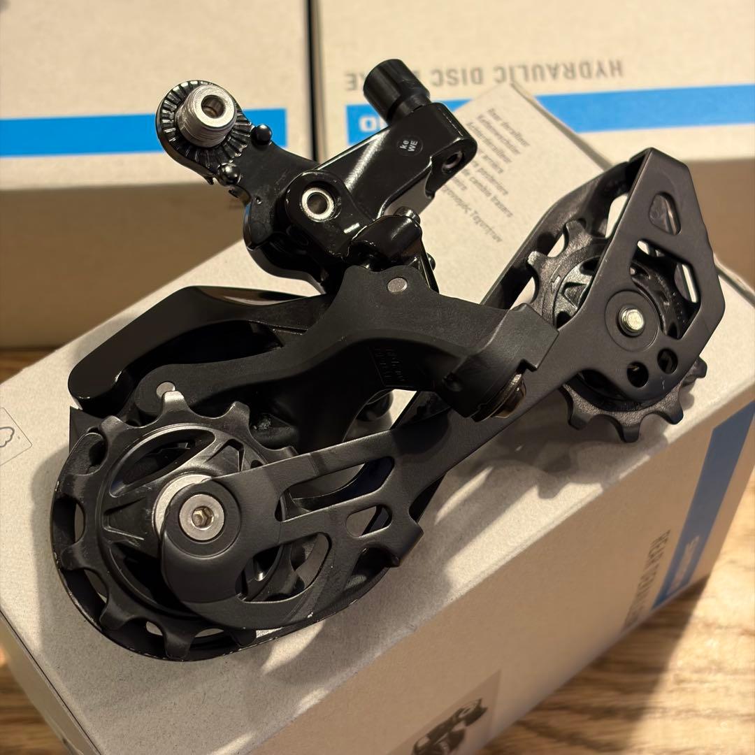 【新品未使用】SHIMANO 105 2×12速 ディスク コンポーネントセット