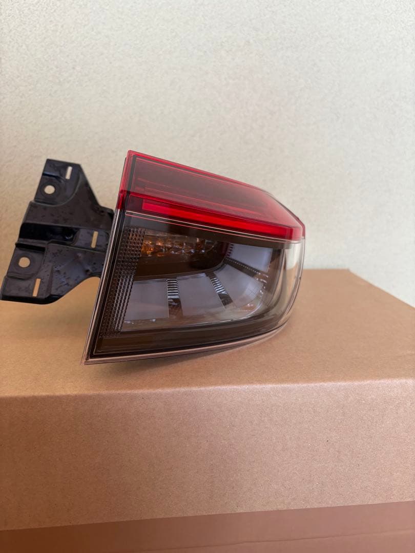 VEZEL e:HEV Z 純正テールランプ 左右 RV系 美品
