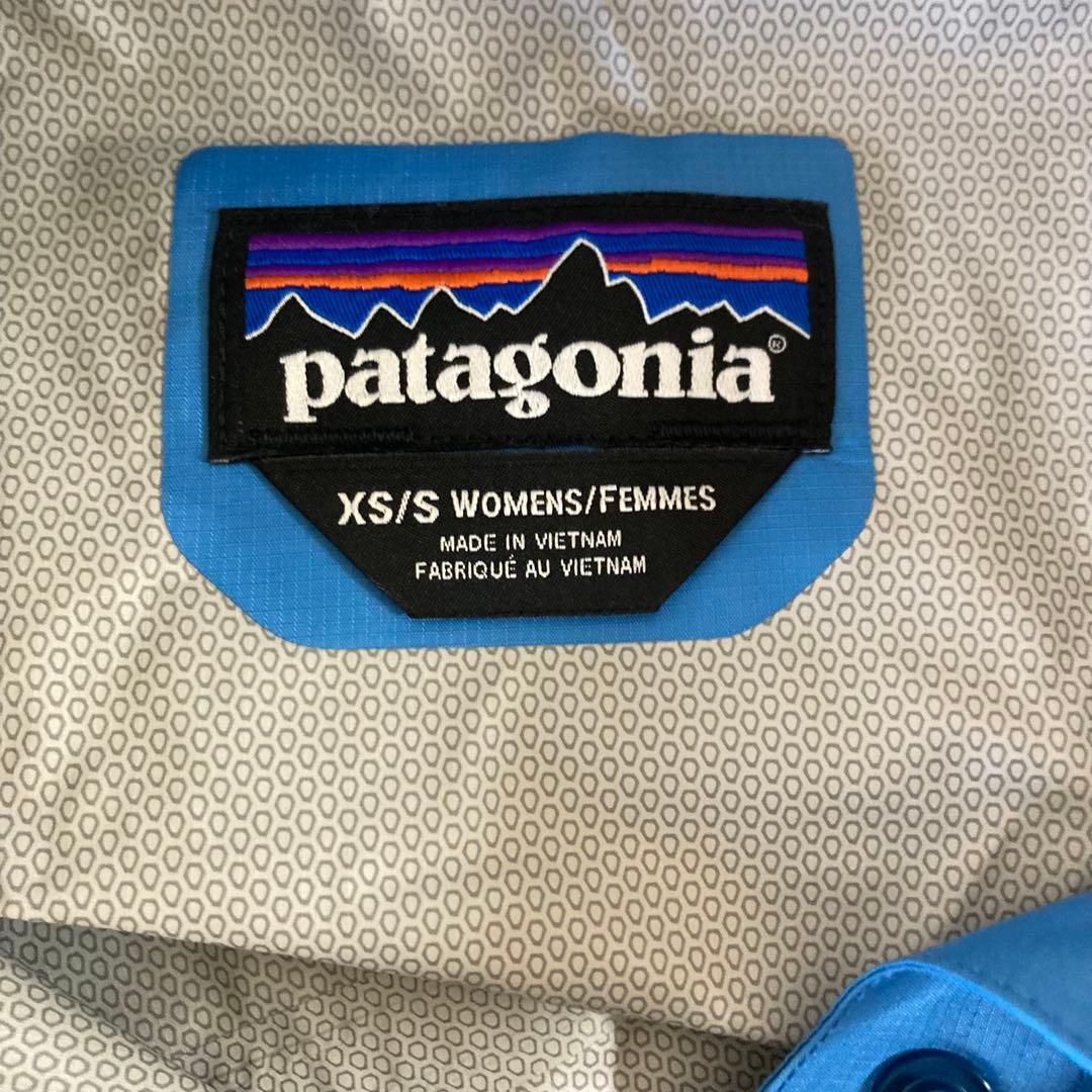 patagonia フード付きレディースレインウェア 青