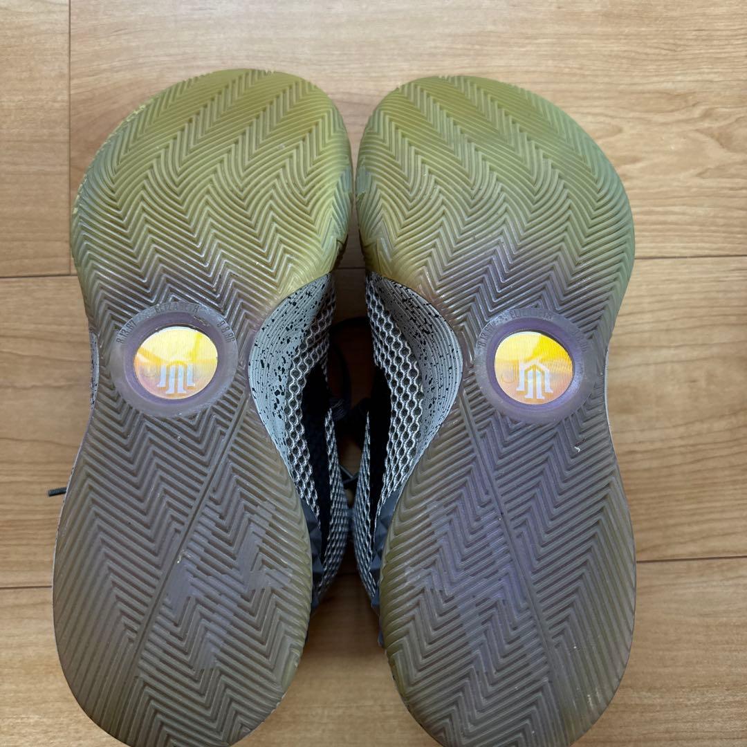 Nike バスケットシューズ カイリー　ハイカット グレー/ブラック