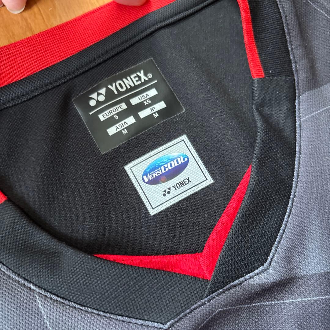 YONEX バドミントンウェア 上下Mサイズ 黒/グレー/赤　テニスウェア