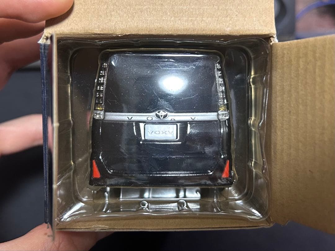 ヴォクシー voxy 80系 zs カラーサンプル ミニカー　非売品　ブラック