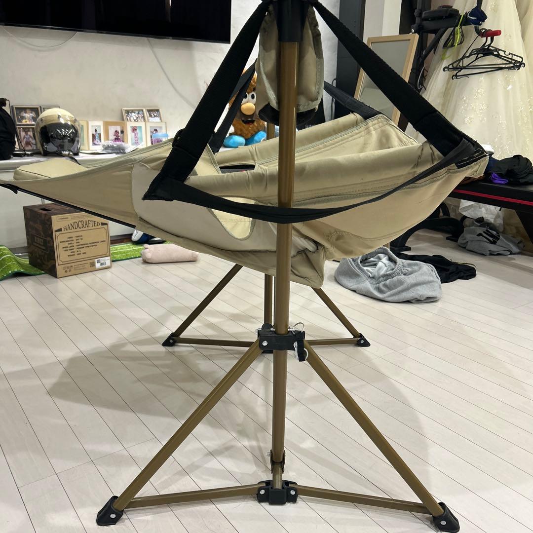 ベージュ ハンモック型アウトドアベンチ