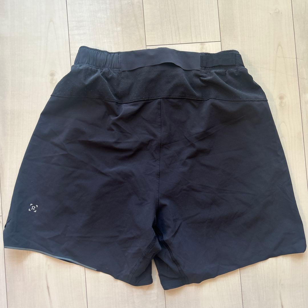 【未使用】lululemon ブラック ショートパンツ S/P 180/76Y