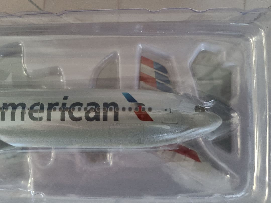 エアバス A330-300 アメリカン航空 (ギア/スタンド付属) 1/200