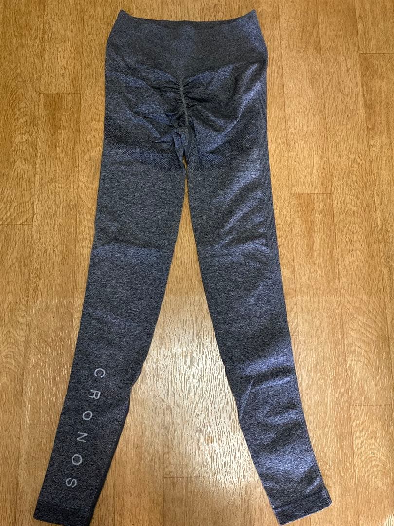 CRONOS スポーツブラとレギンスセット グレー