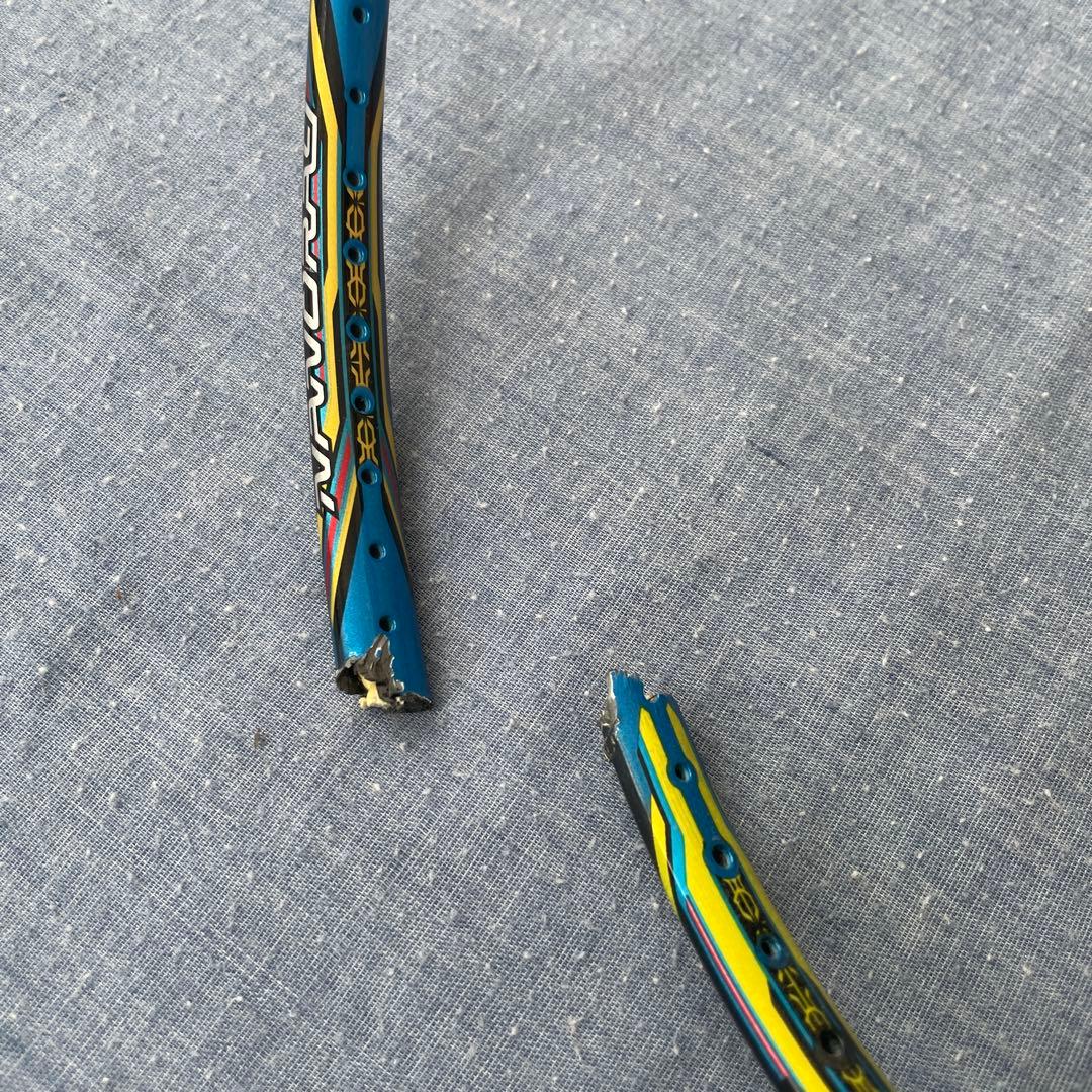 ジャンクバドミントンラケット