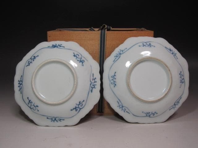 ★　古伊万里　染付たこ唐草文皿　趣ある品です★x685