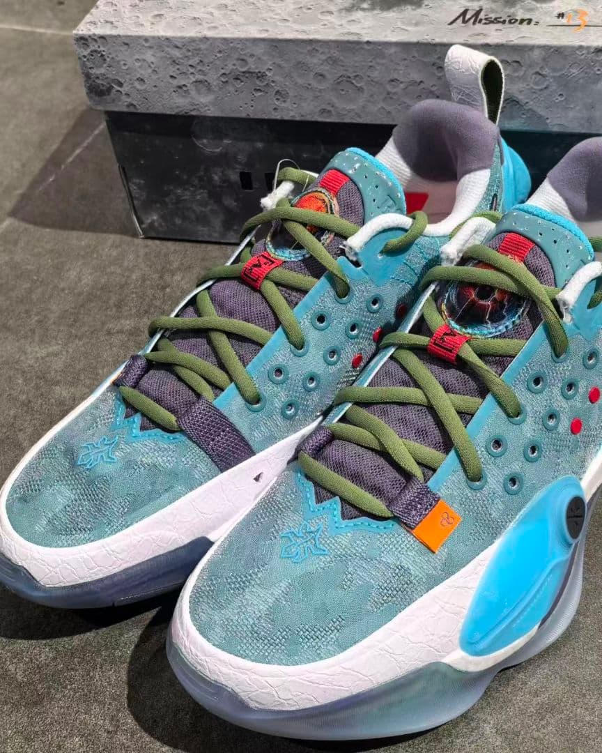 LI−NING Wade All City 13\"カメレオン\"メンズスニーカー