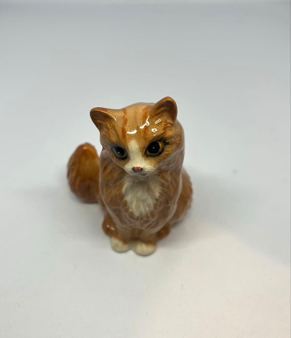 ロイヤルドルトン（猫の置物)