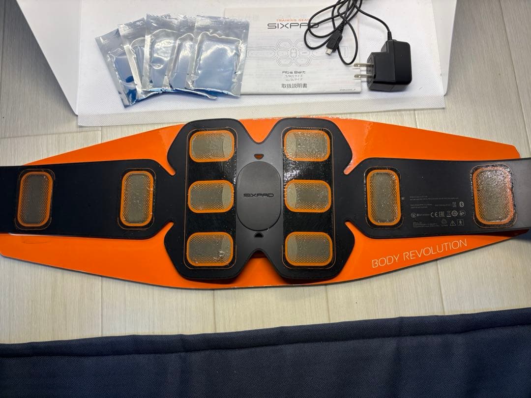 【お盆限定セール】【美品】アブズベルト 新品パッド付　SIXPAD