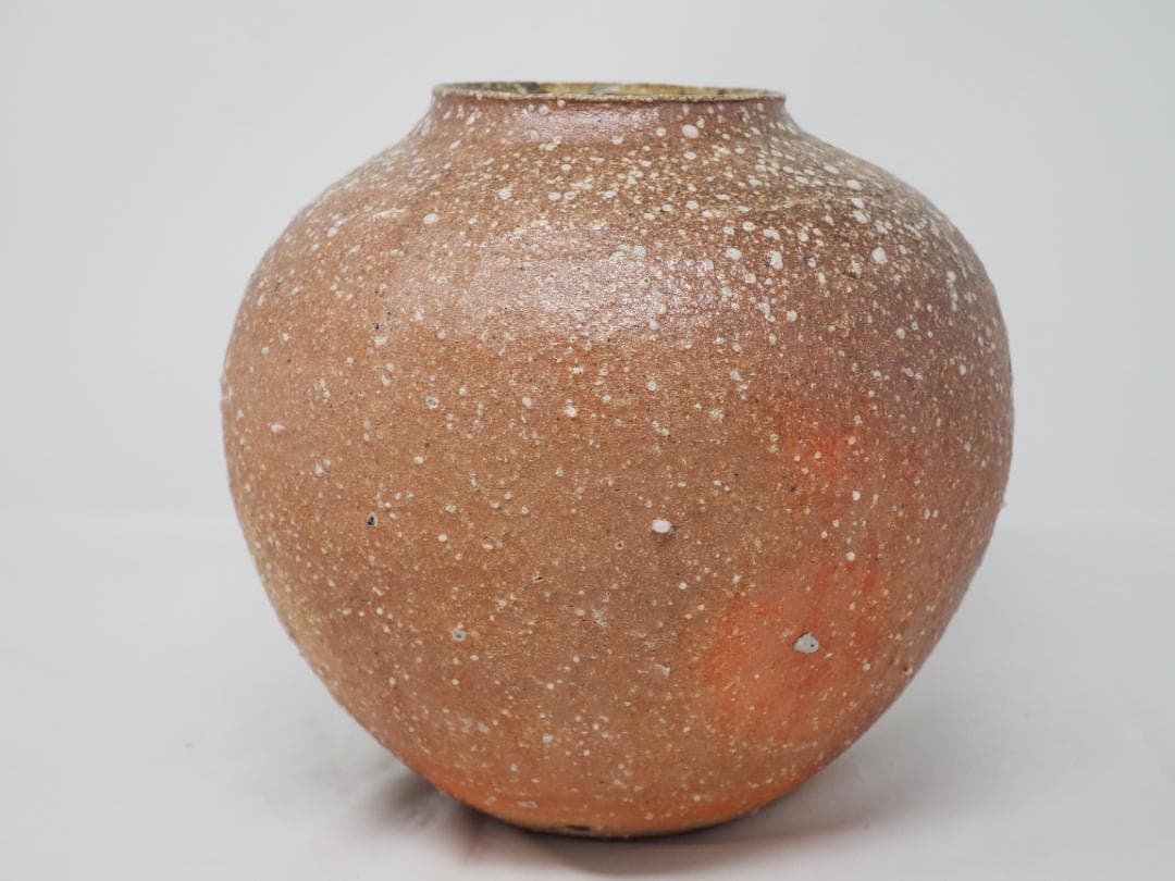 信楽焼　花瓶　緋色　秀山作　表面はイボイボ状　 -SUX
