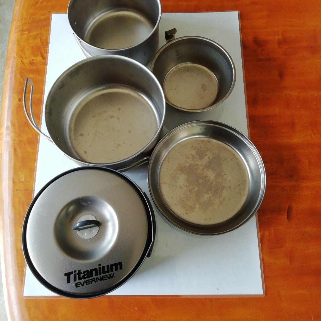 チタンのスノーピークとエバニューのクッカーです。