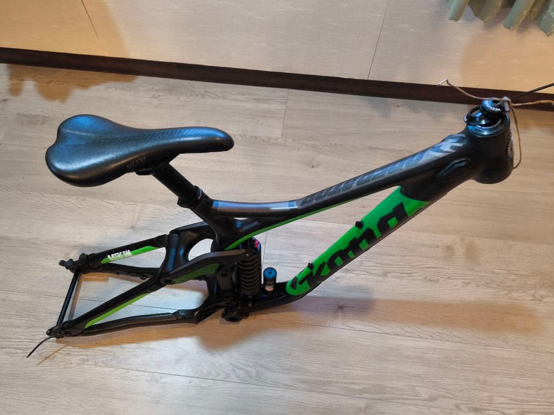 Kona Operator DH フレームセット RockShox Kage