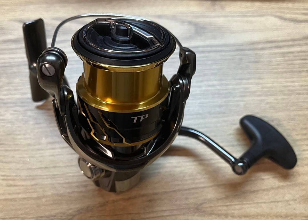 【美品】シマノ 20 ツインパワー C3000MHG