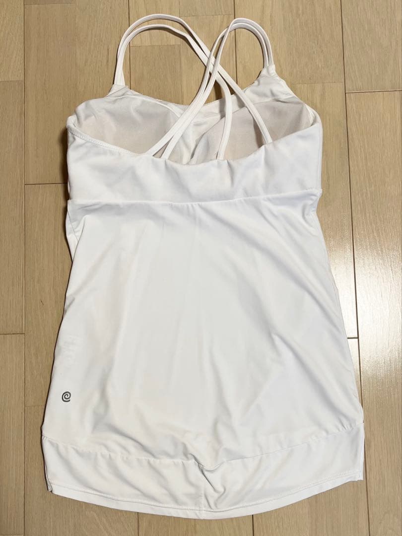 しょうりん【美品】suria スリア ヨガウェア白　パッド付き　M