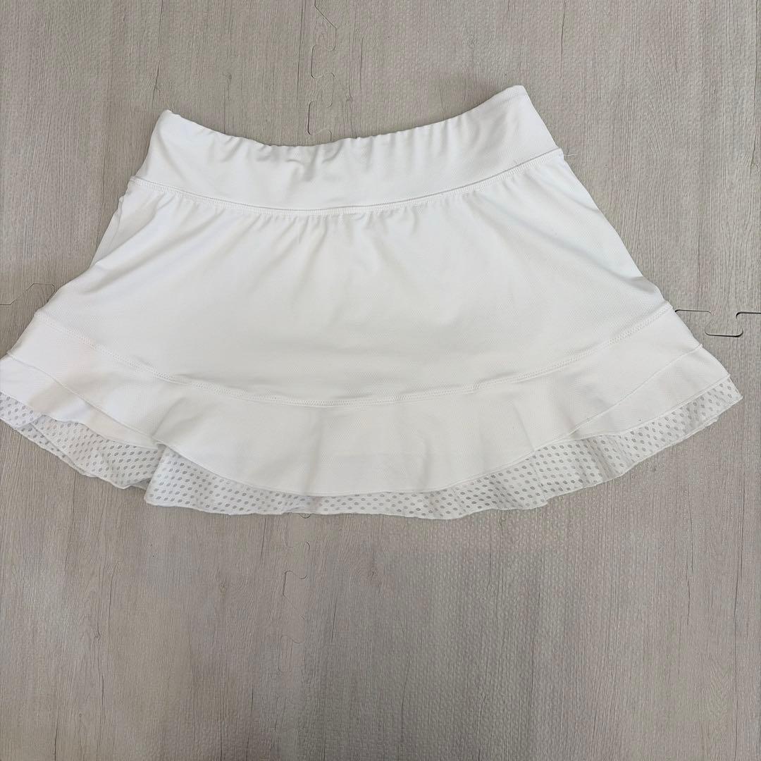 lila テニススカート ホワイト フリル付きUSサイズのM
