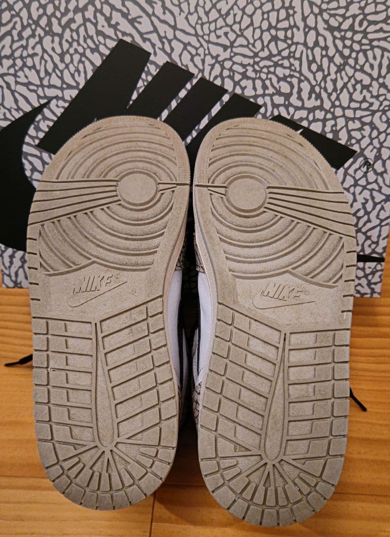 シューズ(男性用) NIKE Air Jordan 1 Retro High WhiteCement
