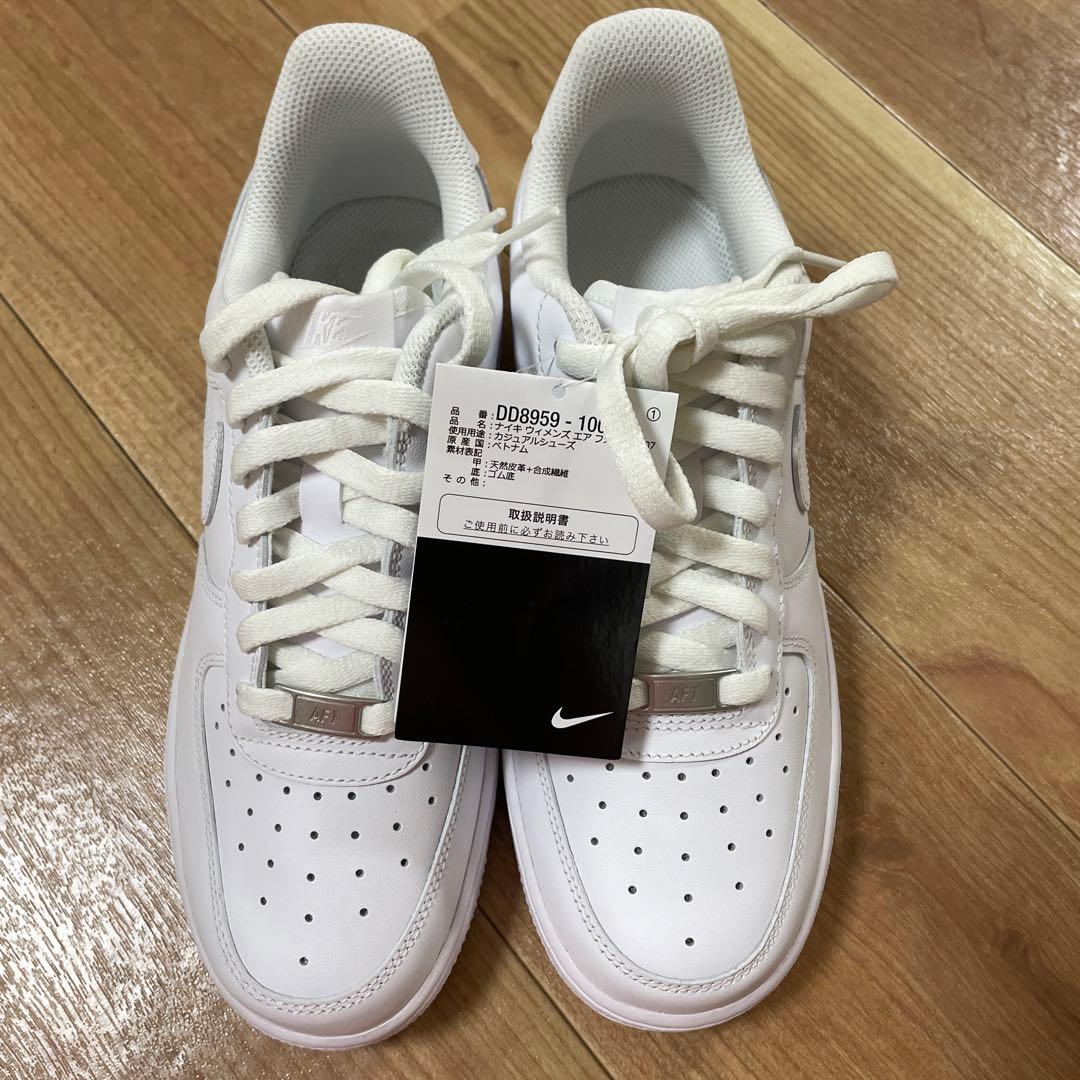 NIKE ナイキ　WMNS AIR FORCE 1 25cm 新品
