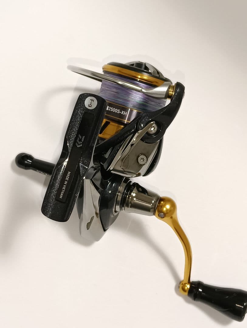 美品■カスタム■ダイワ 23 レガリス LT2500S-XH ゴメクサス部品