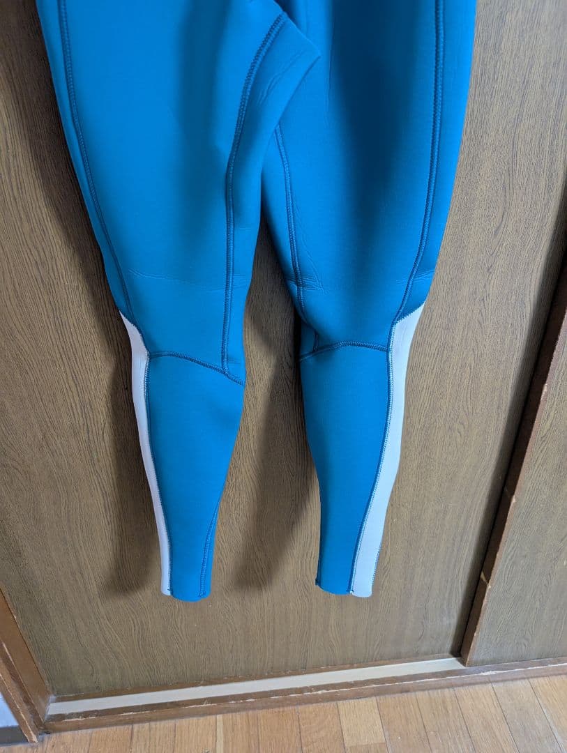 半額以下！新品未使用タグ付　長袖フルスーツHurley　レディースMS