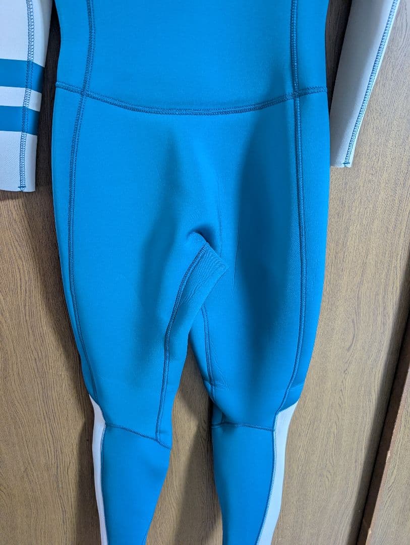 半額以下！新品未使用タグ付　長袖フルスーツHurley　レディースMS