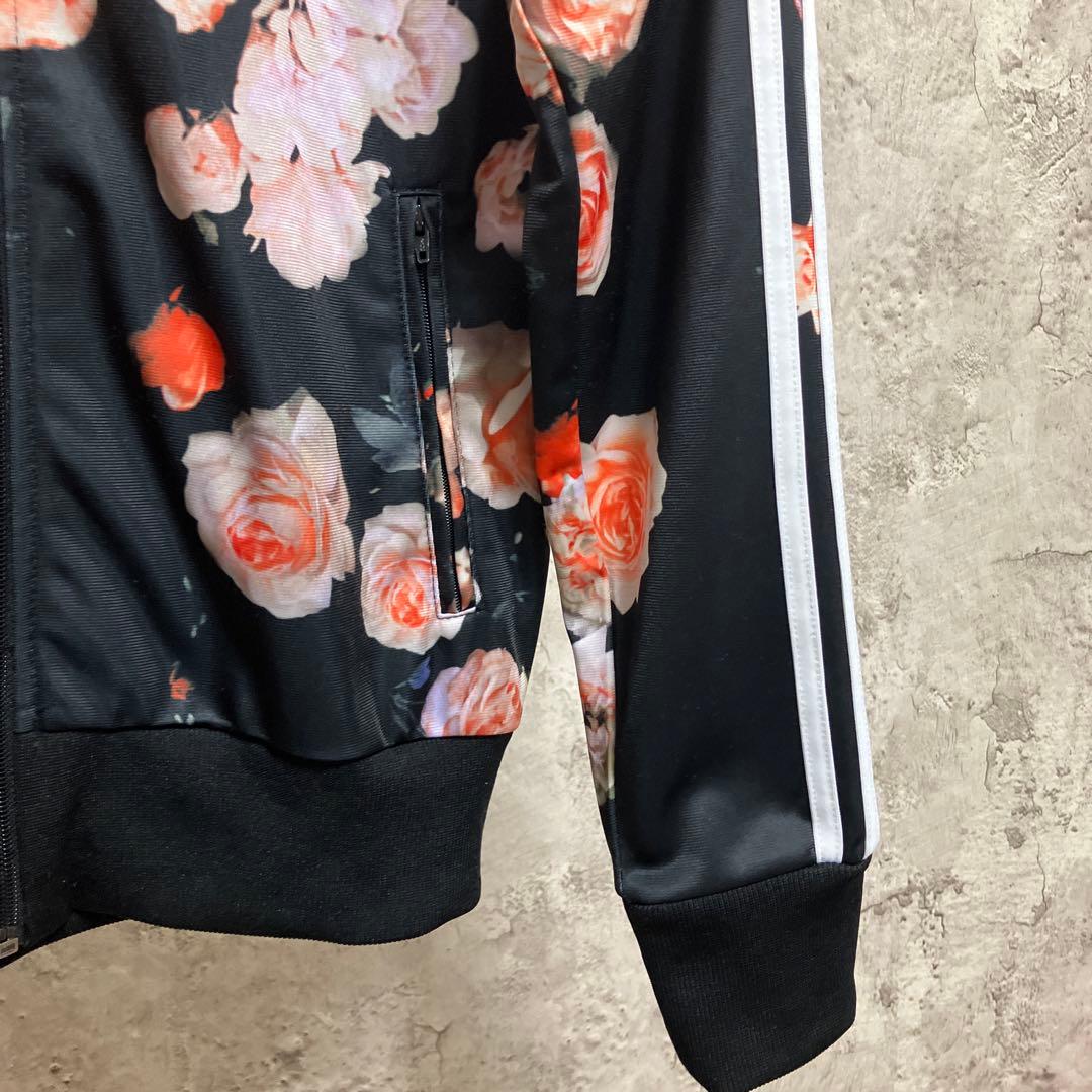 期間限定　入手困難　アディダスオリジナル　トラックジャージ　花　Rita Ora