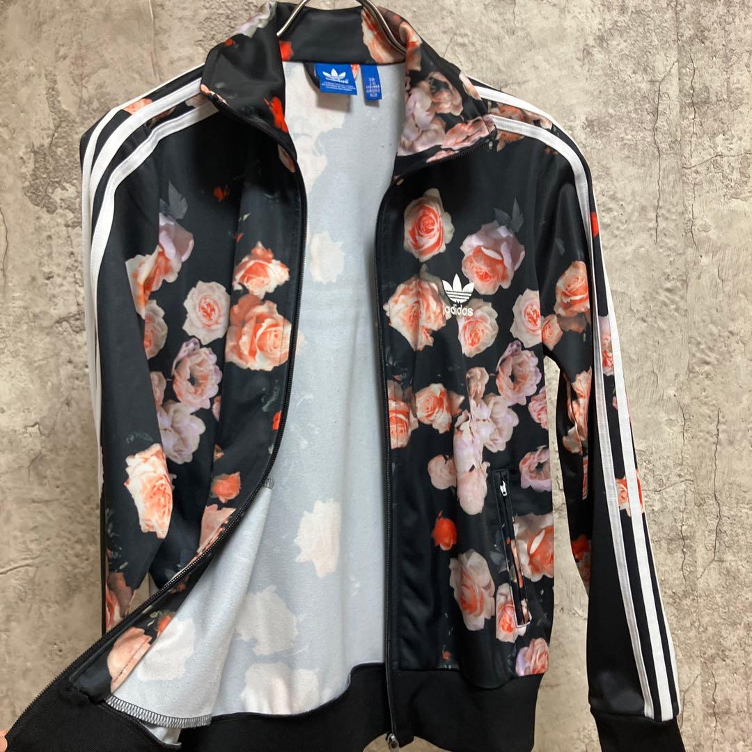 期間限定　入手困難　アディダスオリジナル　トラックジャージ　花　Rita Ora